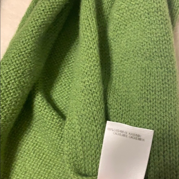 Malo Green 100% Cashmere Scarf - Picture 5 of 5